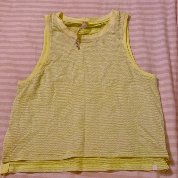 Lululemon train to be tank ripple wave bright yellow size 4. EUC - Picture 1 of 2
